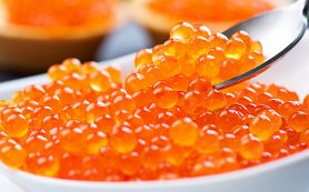 Красная икра подешевела до 9,4 тысячи рублей за 1 кг